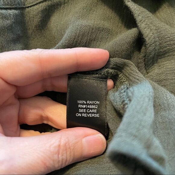 Torrid Olive Green Gauze Cold Shoulder Top Blouse Shirt Plus sz 2X - Picture 3 of 3